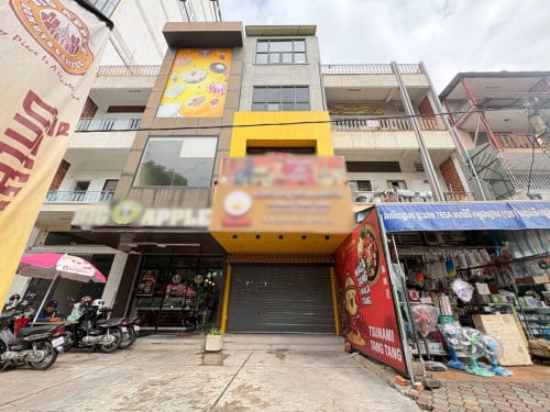 ហាងជួលលើផ្លូវកម្ពុជាក្រោម​