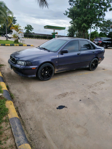 ឡាននៅសំណុំស្អាតលក់​