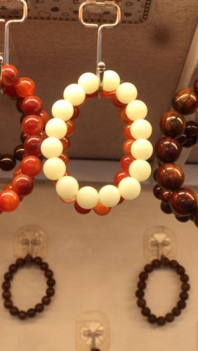 អង្កាំ ថ្មពន្លឺ