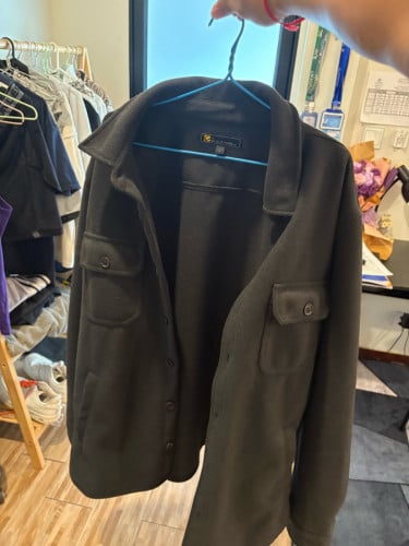 អាវធំសម្រាប់ដើរលេងក្រៅប្រទេសខែរងារ។