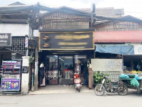 ហាងលក់សំលៀកបំពាក់សេងបន្ទាន់ ដោយសារម្ចាស់អត់មានពេលមើលហាង