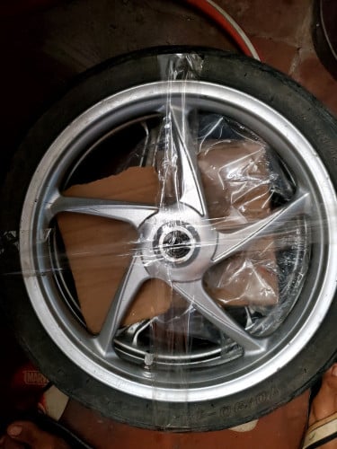 កង់ស៊ីននៅស្អាតវាចខាងមុខបន្តិច