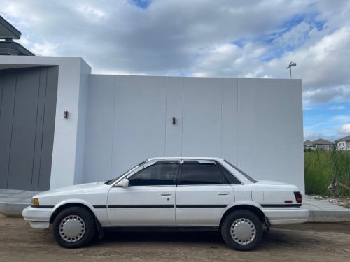 ឡានសាច់ដែកនៅស្អាតណាស់ម្ចាស់រៀបចំជេីងក្រោមមាអេមរួចរាល់