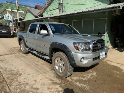 ឡានលក់ Tacoma 2005 អូតូកាប់ពីតាស