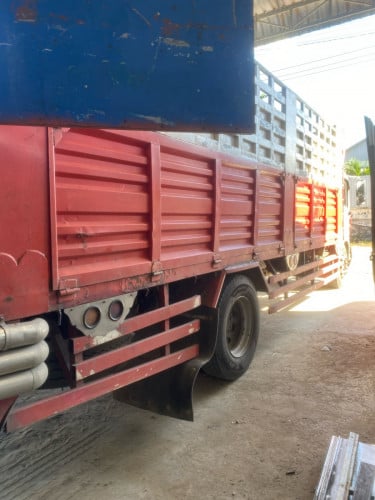 ទ្រុងប្រាំតោនលក់