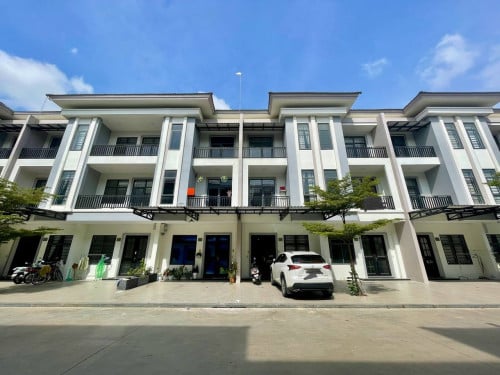 វីឡាកូនកាត់ លក់បន្ទាន់តម្លៃក្រោមទីផ្សារ នៅបុរី រិទ្ធិ ជាសុផារ៉ា