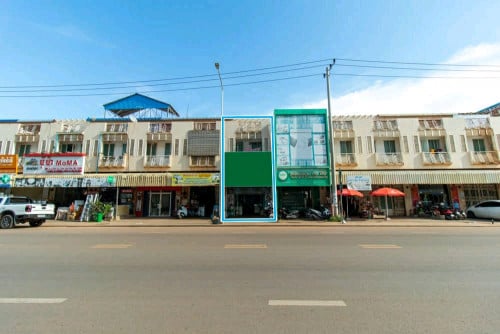 ផ្ទះល្វែងលក់បន្ទាន់់់ ជាប់ផ្លូវធំ ចំងាយជាង ១០០ម៉ែតខាងត្បូង ស្តុបចុងកៅស៊ូ ក្នុងក្រុងសៀមរាប។តម្លៃចរចារ