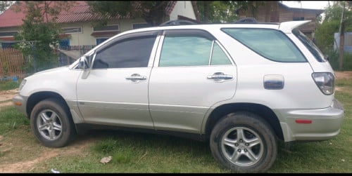 ឡានលក់ ០1 ប៉ុង2 ហ្លូលពេញទឹកថ្នាំនៅស៊ីនម៉ាជុំ