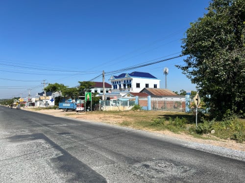 ដីលក់ភ្នំបាសិត លើផ្លូវធំ130