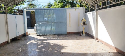 ផ្ទះវីឡាខ្នាតតូចល្មមសំរាប់ស្នាក់នៅដាក់ជួលនៅម្ដុំសាលា IU ភ្នំពេញថ្មី