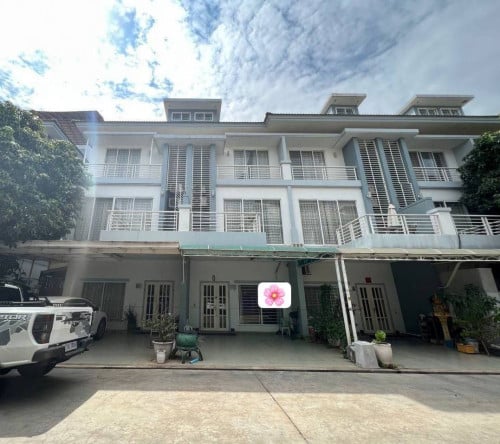 វីឡាកូនកាត់ LA សម្រាប់ជួល / LA villa for rent