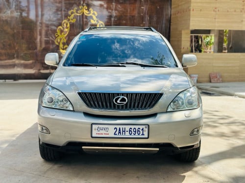 សួរស្តីបងប្អូនខ្ញុំចង់លក់ឡានមួយគ្រឿងLexus RX330ឆ្នាំ2004ប៉ុង2Half Fullប្រភេទឡានថ្មីតំលៃ18900$ចរចារបា
