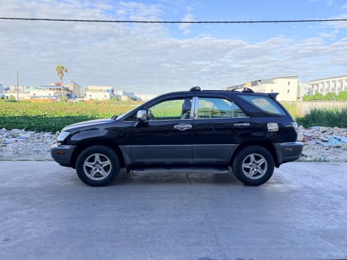 ឡានលក់បន្ទន់LexusRX300ឆ្នាំ99ប៉ុង២ម្ចាស់ដើមឡានស្អាតប្រើផ្ទល់ខ្លួនឡាននៅស្អាតលេងហើយម៉ាស្អាត