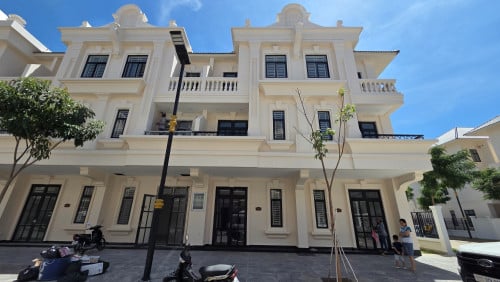 វីឡាកូនកាត់ ជាន់ផ្ទះកែង បុរីមេគង្គលែន Mekong Land