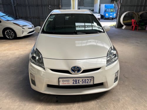 កាត់បានឡានស្លាកលេខមួយគ្រឿង Prius 2011 Opt3 ក្នុងលឿង ម្ចាស់ដើម