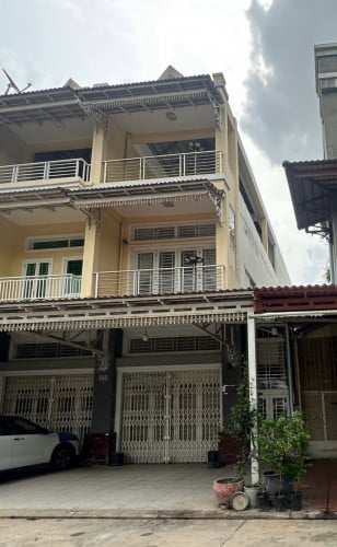 ផ្ទះល្វែងលក់ក្នុងបុរីពិភពថ្មីចំការដូង -S307