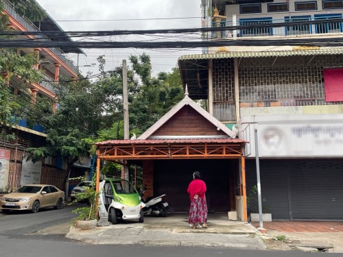 - ផ្ទះអាជីវកម្មសម្រាប់ជួលនៅទួលទំពូង / Shophouse for Rent at Tuol Tumpung