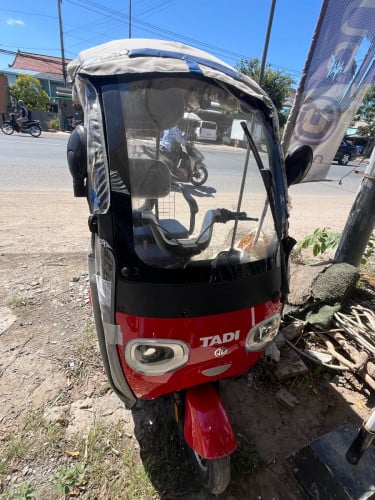 កង់បីអាគុយមួយទឹក Tadi