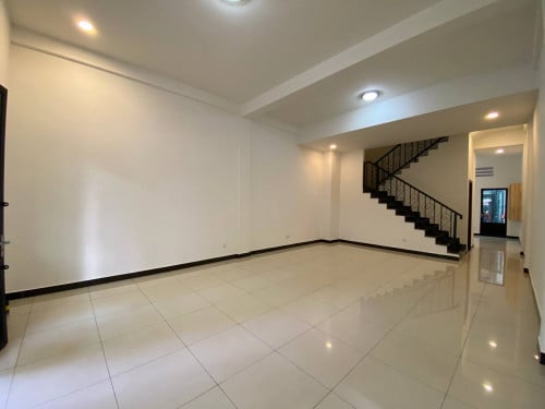 🏠 ផ្ទះល្វែងសម្រាប់លក់ – ថ្មី ស្អាត និងរួចរាល់សម្រាប់ចូលនៅ!