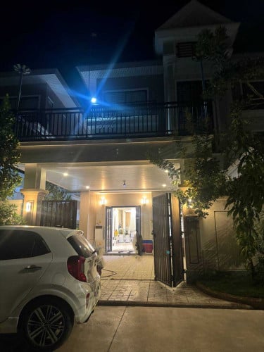 🏠វីឡាភ្លោះAសម្រាប់ជួលនៅ បុរីប៉េងហួតដឹស្តាមេរាហ្គាដិន 50m