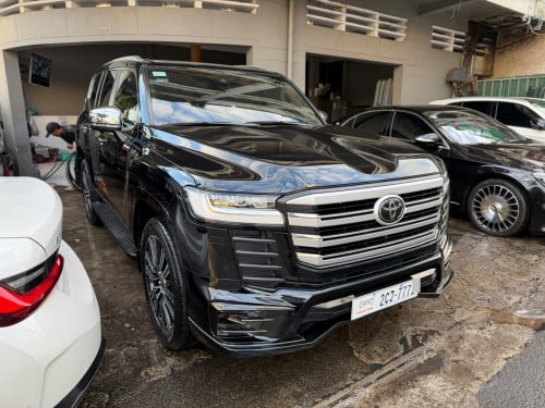 💥💥TOYOTA LANDCRUISER 2022 𝐕𝐗 𝟕𝟎𝐭𝐡 𝐀𝐧𝐧𝐢𝐯𝐞𝐫𝐬𝐚𝐫𝐲 ** ទេីបប្រេីបាន 28000km ថ្មីខ្លាំង