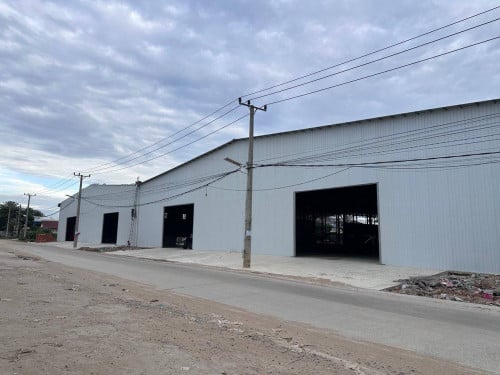 ឃ្លាំងសំរាប់ជួលសែនសុខ /  Ware-House for rent Sensok
