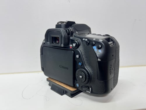 Camera canon 80D តម្លៃទន់ៗ