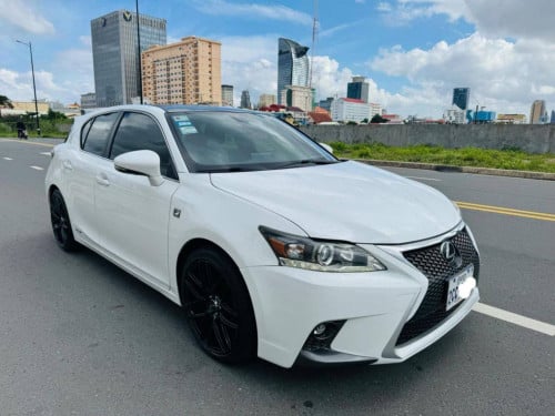 CT 200h 2015 For Rent /出租