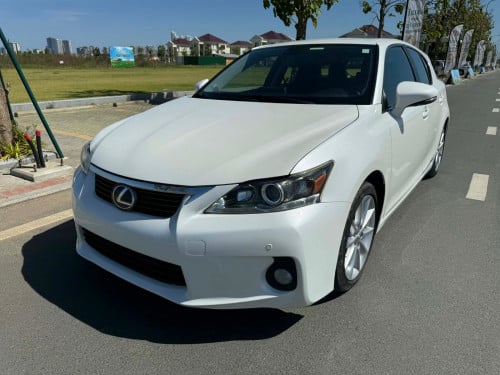 CT200H 2013 option ពិសេស Full option តម្លៃពិសេស 21500$