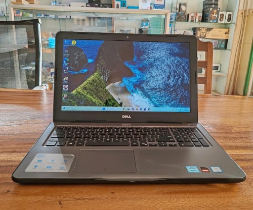 Dell​ Inspiron 5567(មួយទឹក97%) ស្អាត ធន់ ថ្មកាន់ ធានាជូន2ខែទំហំ 15.6” HDពណ៍ ប្រផេះ