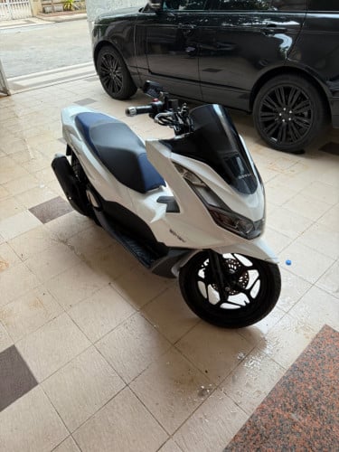 Honda2023 pcx125ccHybrid ABS Made in Japan％95Oil-electric hybrid power