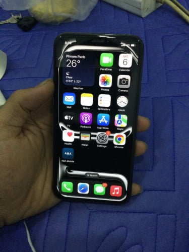 iPhone 11pro នៅស្អាត
