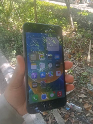 Iphone 8+ 64GB ប្រើស៊ីម អត់ជាប់អីទាំងអស់ ស្អាត99%