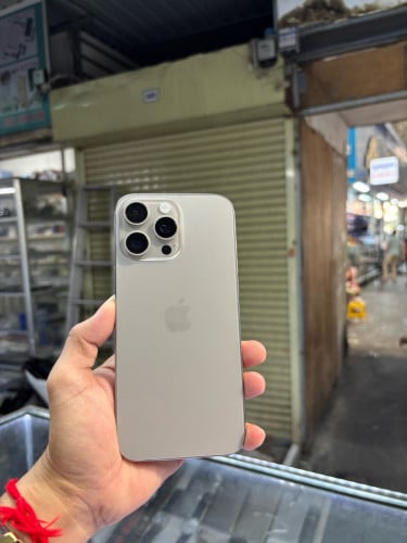 Iphone16pro max 256G LL ប្រើESIM ម៉ាសុីនស្រុីន សឹកថាច់និងស្ទើរតួរតិចៗ