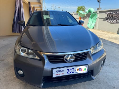 Lexus CT200H 2013 fullឡានថ្មីស្អាតលក់តំលៃចរចាបានអត់បុកអត់ច្រះឡានស៊ីនមួយជុំធានាថ្មីកញ្ចក់កូដមួយជុំ