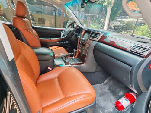 LX570 full option Arab 2 keys Leather Seat