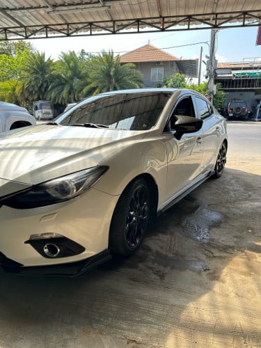 Mazda 3 ឆ្នាំ015