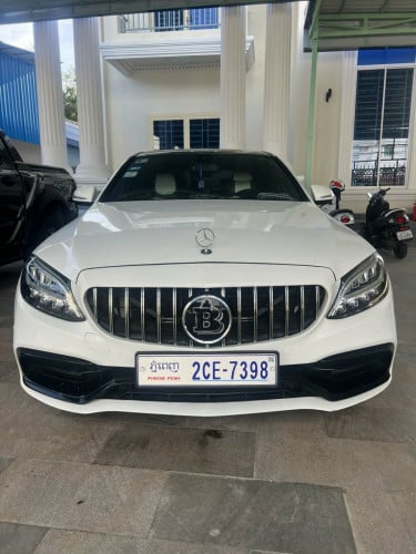 Mercedes Benz C300 AMG 4Martic 2015 Full option 2x500$