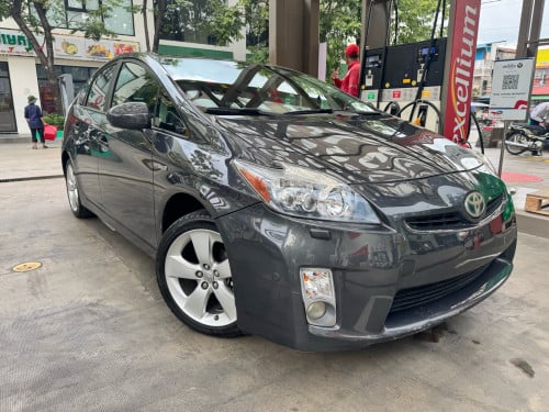 Prius 010 full option 5 Advence មានអូតូផាកឃីង ពូកស្បែកស៊ីន ម៉ាស៊ីនត្រជាក់កំចាត់មេរោគ កំដៅពូក