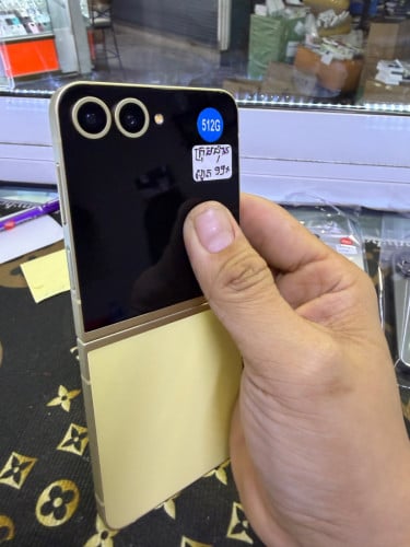 Samsung zfilp 6 256G ក្រុមហ៊ុន sim2