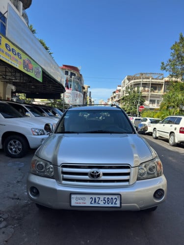 Toyota Highlander 2005 4ម៉ាសុីន(V4) ប៉ុង1 កៅអីចុច ពណ៌ប្រាក់ ថ្នាំហ្សុីន90%