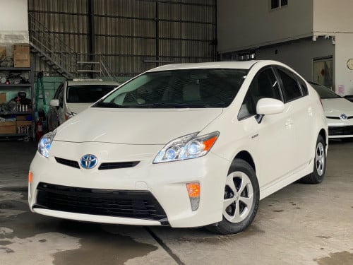 Toyota Prius 2014 option 2 Android ទេីបតែចូលស្តុកថ្មី តម្លៃល្អខ្លាំង បង់រំលោះសិក្សា១ថ្ងៃដកឡាន