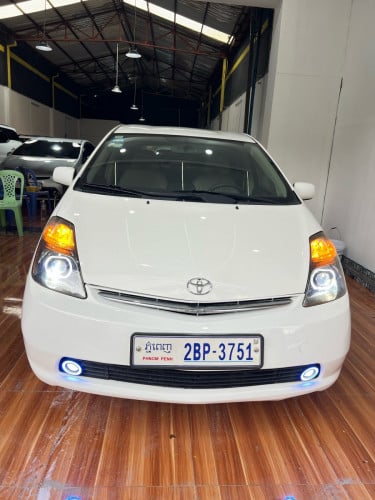 Toyota prius full option year 2009 ក្នុង លឿង  ម្ចាស់ ដើម កាលីហ្វ័រញ៉ា