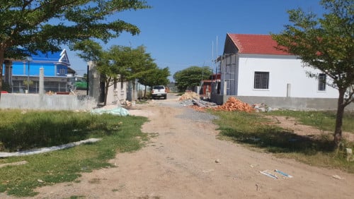 ដីលក់បន្ទាន់!  ជិតសាលាក្រុង សំពៅពូន