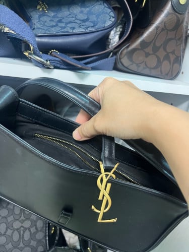 កាបូបស្ពាយ