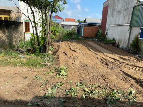 ដីលក់ក្បែរផ្សារអ៊ីអនពីរ