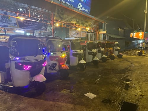 កង់បីលក់រឹសសាងគ្រប់ម៉ូឌែលគ្រប់សេរី