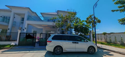 វីឡា​ ជួល