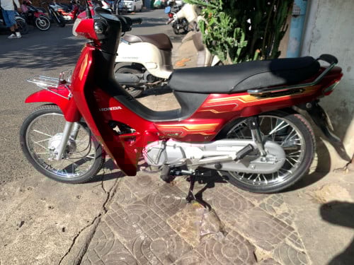 ម៉ូតូលក់.HONDA .DREAM ឆ្នំា2022 មានកាតគ្រីត្រឹមត្រូវ ធានាម៉ូតូនៅស្អាត90%