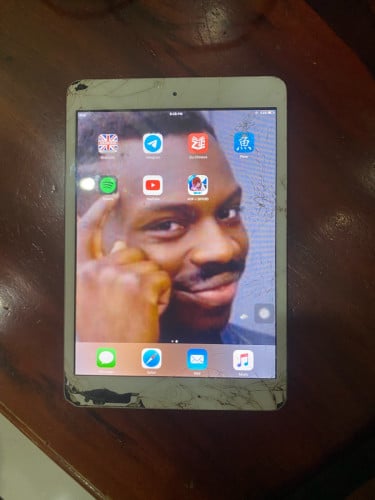 លក់ipad mini1 នៅស្អាតស្ទើអេក្រង់